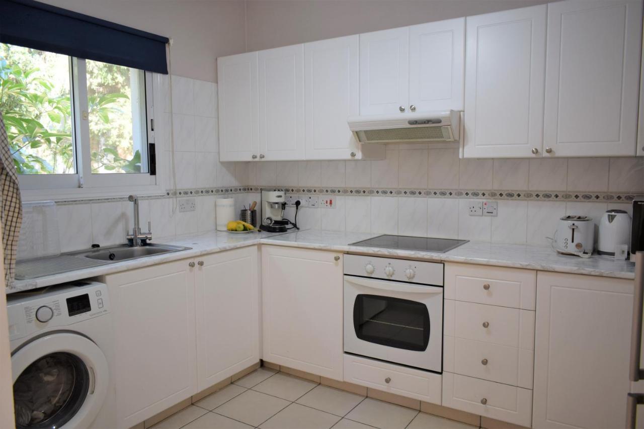 Townhouse In Paradise Gardens 파포스 외부 사진